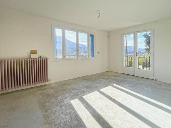 Maison 7 pièces à rénover 90 m2 MEZEL (04)