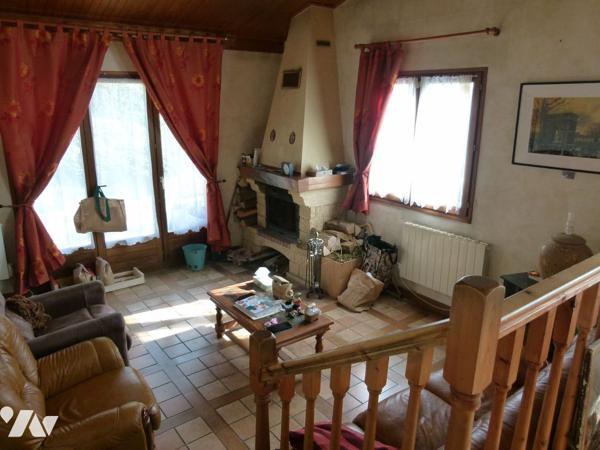 cuisine, séjour, 2 chambres, salle d'eau + Appartement  de 4  pièces, chauf, jardin, chalet