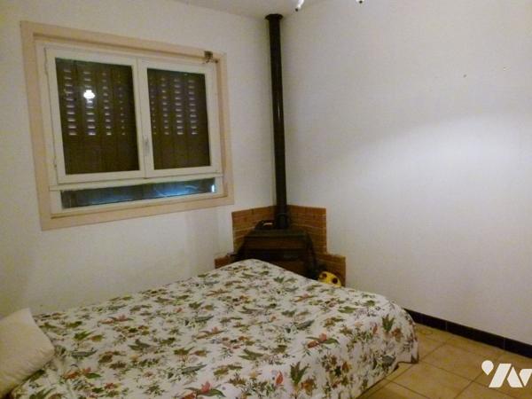 cuisine, séjour, 2 chambres, salle d'eau + Appartement  de 4  pièces, chauf, jardin, chalet