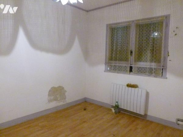 cuisine, séjour, 2 chambres, salle d'eau + Appartement  de 4  pièces, chauf, jardin, chalet