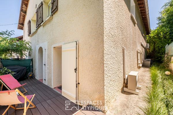 Appartement cosy rénové avec extérieur et parking à deux pas d’OL Vallée