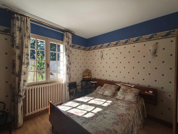 MAISON FAMILIALE  AVEC JARDIN ET PISCINE HORS SOL