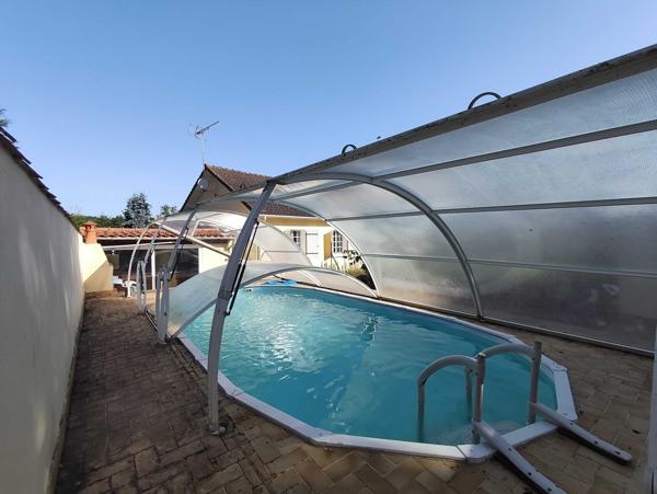 MAISON FAMILIALE  AVEC JARDIN ET PISCINE HORS SOL
