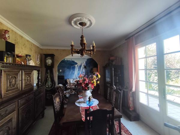 MAISON FAMILIALE  AVEC JARDIN ET PISCINE HORS SOL