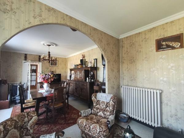MAISON FAMILIALE  AVEC JARDIN ET PISCINE HORS SOL