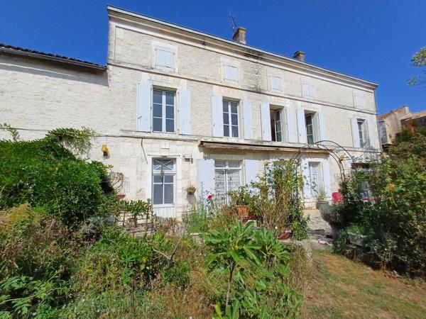 MAISON DE MAITRE EN CENTRE VILLE - PARC ATTENANT CLOS