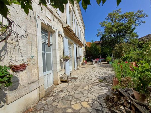 MAISON DE MAITRE EN CENTRE VILLE - PARC ATTENANT CLOS