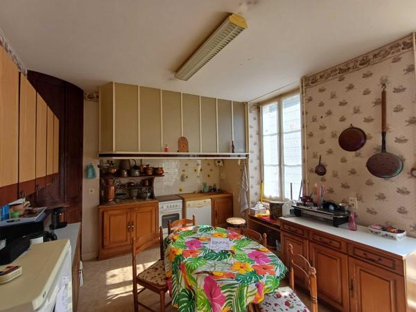 MAISON DE MAITRE EN CENTRE VILLE - PARC ATTENANT CLOS