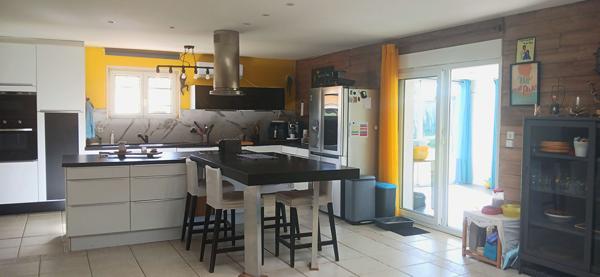 17600 SAUJON SAUJON-MAISON 167m² avec garage ,véranda et piscine sur 720m²