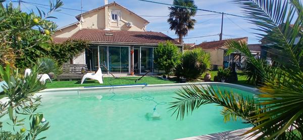17600 SAUJON SAUJON-MAISON 167m² avec garage ,véranda et piscine sur 720m²