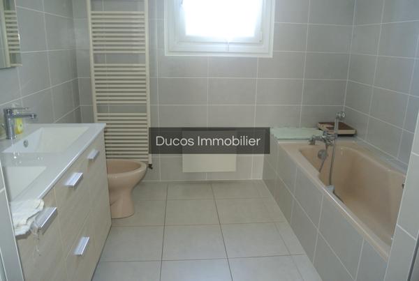 Maison aux portes des commodités