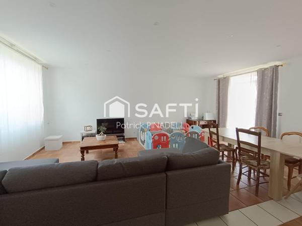 Maison d'habitation 3 faces, 4 chambres, garage, jardin et piscine