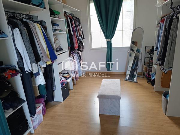 Maison d'habitation 3 faces, 4 chambres, garage, jardin et piscine