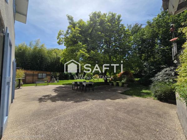 Tullins - Maison de caractère de 300m² habitables avec jardin arboré.