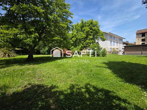 Tullins - Maison de caractère de 300m² habitables avec jardin arboré.