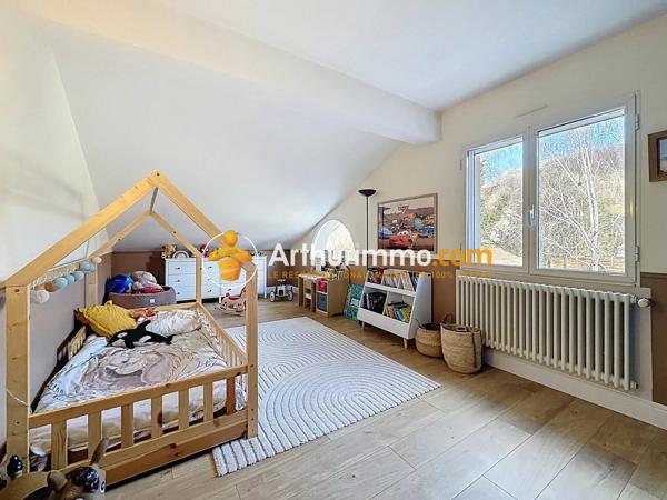 Vente                                                      Maison
                        
                     5 pièces                      165 m2                     à Bourgoin-Jallieu