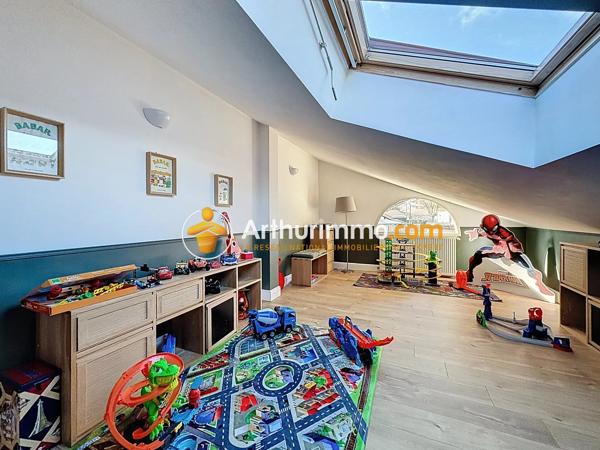 Vente                                                      Maison
                        
                     5 pièces                      165 m2                     à Bourgoin-Jallieu
