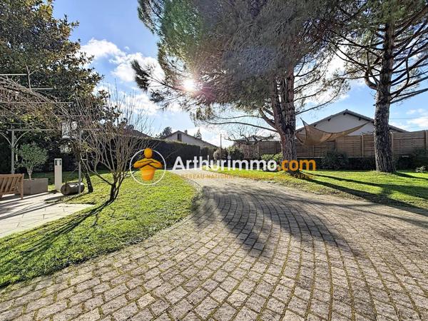 Vente                                                      Maison
                        
                     5 pièces                      165 m2                     à Bourgoin-Jallieu
