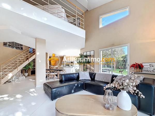 Vente                                                      Maison
                        
                     5 pièces                      165 m2                     à Bourgoin-Jallieu
