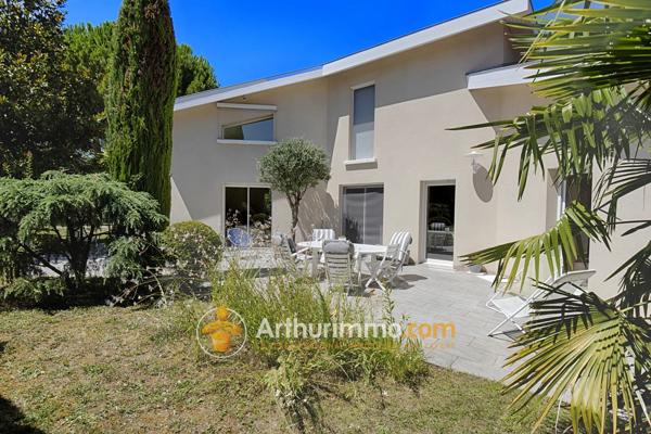 Vente                                                      Maison
                        
                     5 pièces                      165 m2                     à Bourgoin-Jallieu