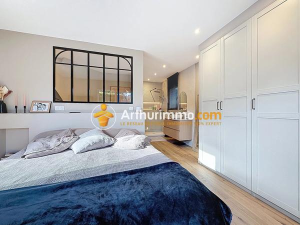 Vente                                                      Maison
                        
                     5 pièces                      165 m2                     à Bourgoin-Jallieu