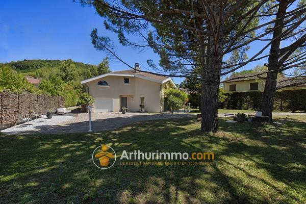 Vente                                                      Maison
                        
                     5 pièces                      165 m2                     à Bourgoin-Jallieu