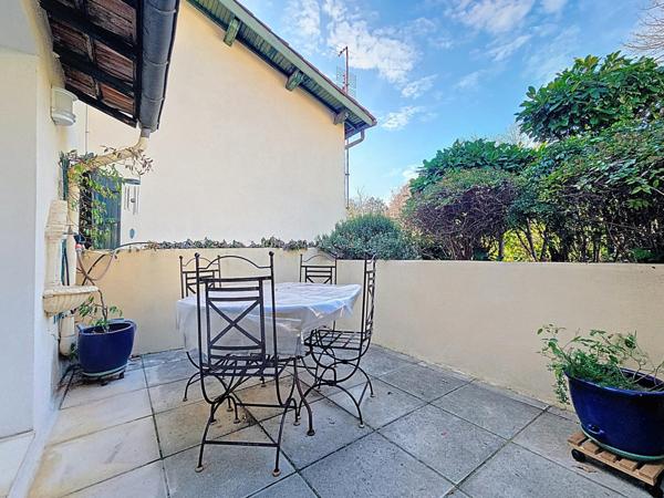 Lamalou-les-Bains – Maison d’artiste au charme unique, dans un quartier prisé avec vue montagnes