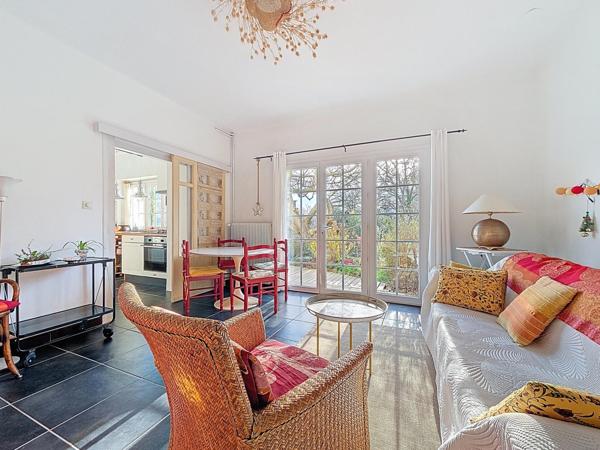 Lamalou-les-Bains – Maison d’artiste au charme unique, dans un quartier prisé avec vue montagnes