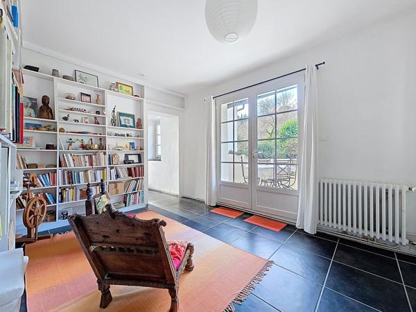 Lamalou-les-Bains – Maison d’artiste au charme unique, dans un quartier prisé avec vue montagnes