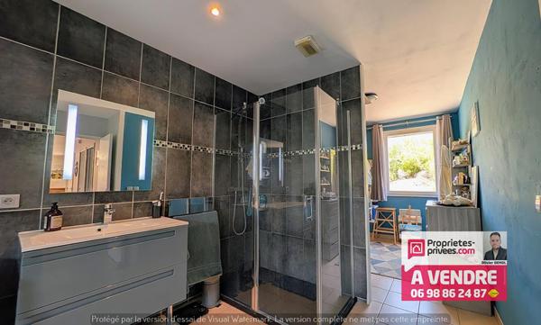 RARE VILLA DE PLAIN-PIED avec piscine et garage à 15 mn de Mandelieu !