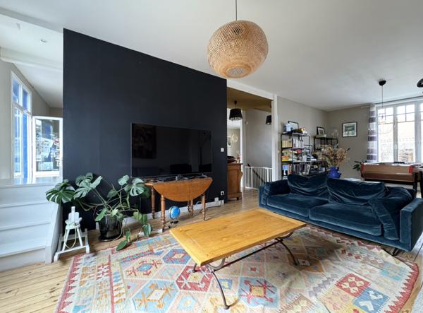 Maison  6 pièce(s)  5 chambre(s)  200.61 m²