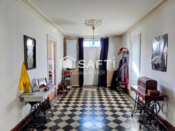Maison de maître et cabinets, grands volumes et parc arboré, proches toutes commodités!