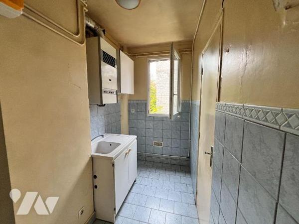 Au 3&#7497; étage avec ascenseur d'un bel immeuble ancien, appartement de 40,42 m² offrant le c...