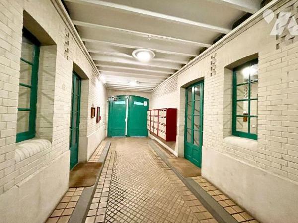 Au 3&#7497; étage avec ascenseur d'un bel immeuble ancien, appartement de 40,42 m² offrant le c...