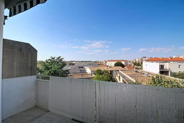 Appartement 3 pièces de 54 m2 - balcons - garage