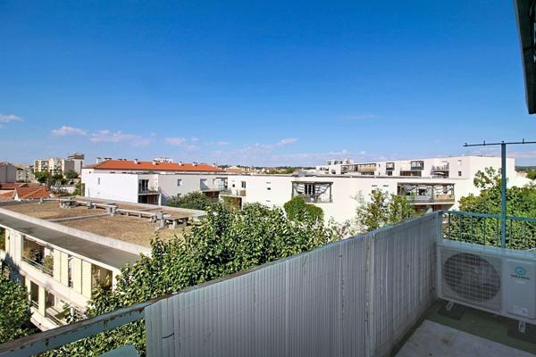 Appartement 3 pièces de 54 m2 - balcons - garage