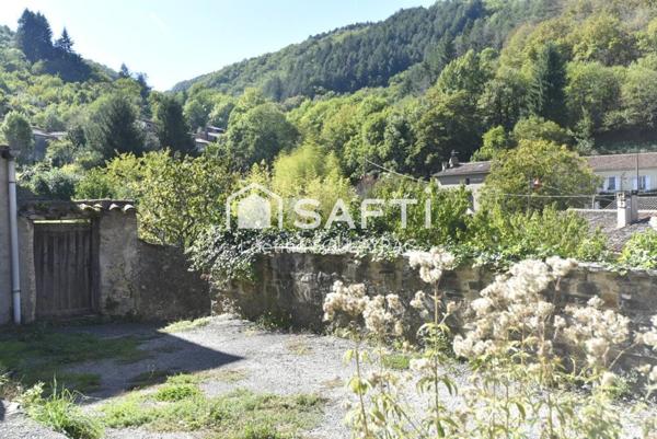 Maison de village de 77m² avec combles aménageables.