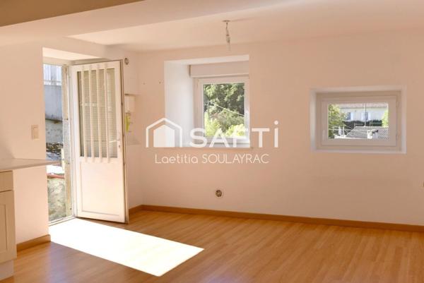 Maison de village de 77m² avec combles aménageables.