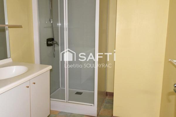 Maison de village de 77m² avec combles aménageables.