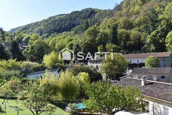 Maison de village de 77m² avec combles aménageables.