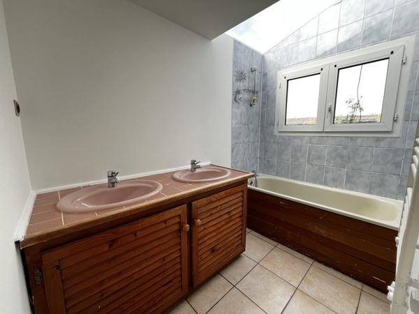 Maison à louer 520 € CC Foëcy 2 p 47 m² DPE D