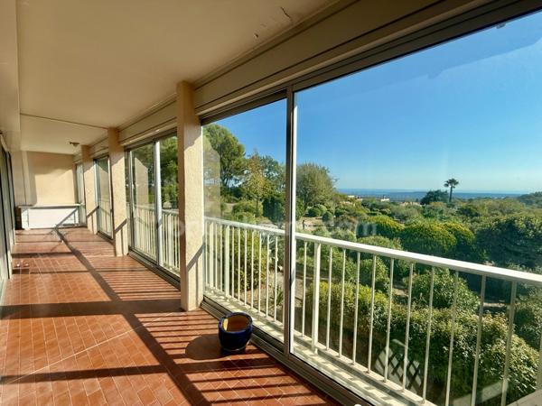 Appartement meublé 3 pièces - Résidence de standing avec piscine et tennis à Vallauris (06)