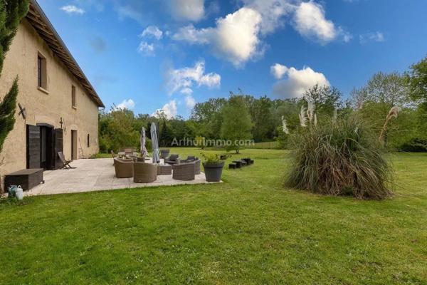 Vente Maison 15 pièces 460 m2 à Les Avenières Veyrins-Thuellin