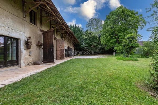 Vente Maison 15 pièces 460 m2 à Les Avenières Veyrins-Thuellin
