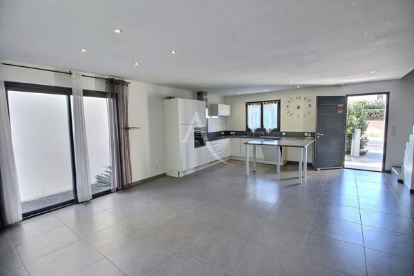 SAINT NAZAIRE - VILLA RECENTE DE 2014 SUR 3 FACES,100 M2 HABITABLES ET PARCELLE DE 250 M2