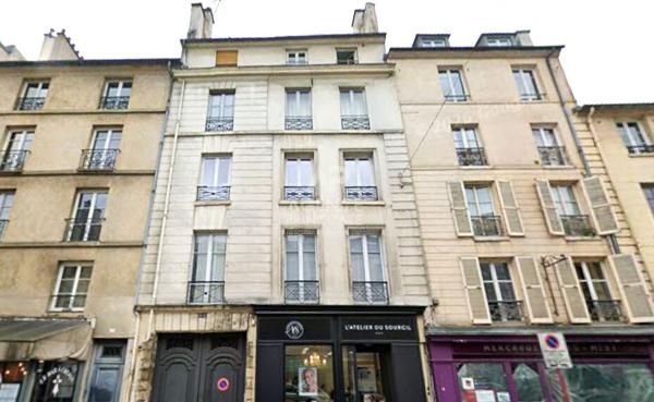 "Versailles Quartier Notre-Dame Rue de la Paroisse" Charmant studio meublé au dernier étage ! Loyer 750 €/mois charges comprises **  - Référence  28016