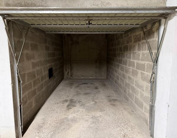 BOX À VENDRE – 11 m² – RÉSIDENCE SÉCURISÉE