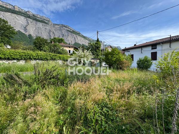 Magnifique terrain à Biviers de 630 m² - Libre de constructeur