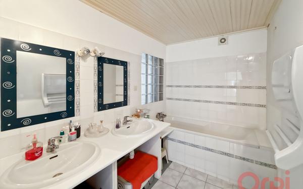 Maison à vendre    7 pièces •  Agde