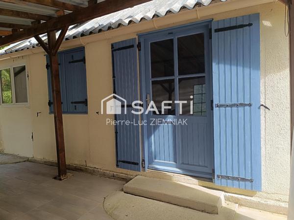 Terrain de loisir au bord du halage.